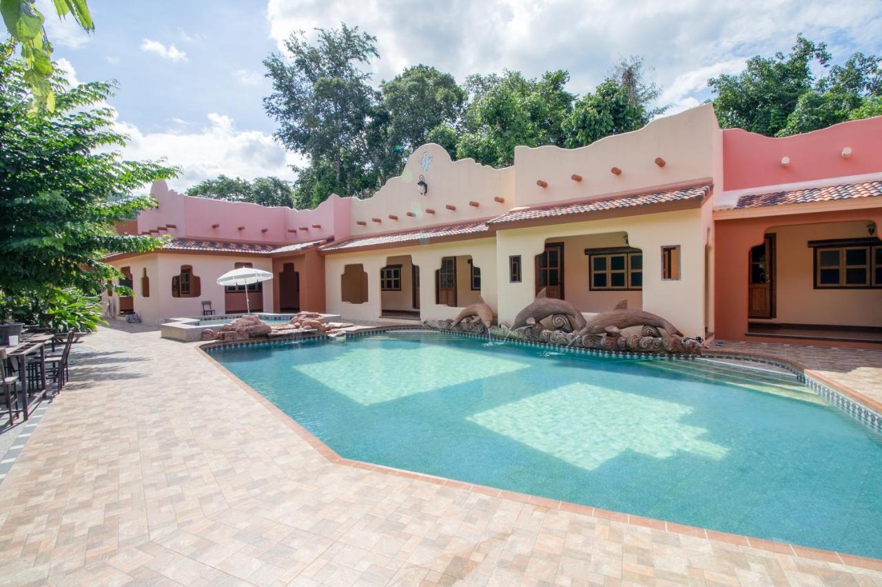 מו סי Capital O 1110 Khaoyai Cowboy City Resort מראה חיצוני תמונה